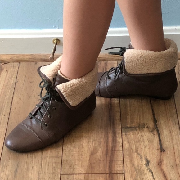 Brown lace up boots - Picture 4 of 7